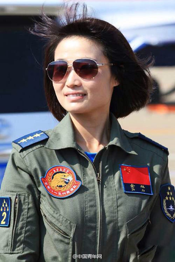 중국 첫 젠-10 전투기 여성 조종사에게 혁명열사 칭호 수여