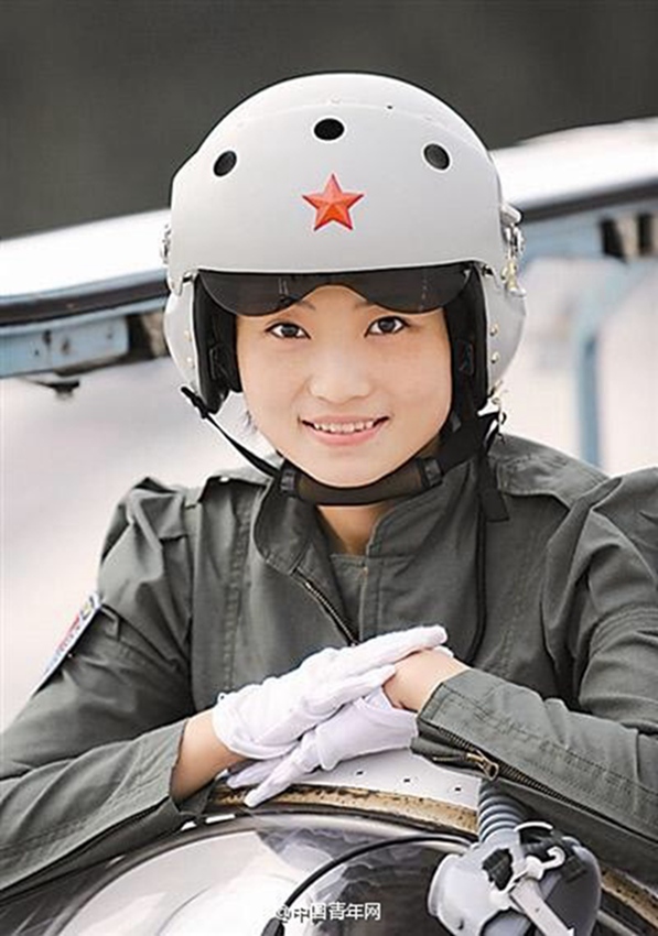 중국 첫 젠-10 전투기 여성 조종사에게 혁명열사 칭호 수여