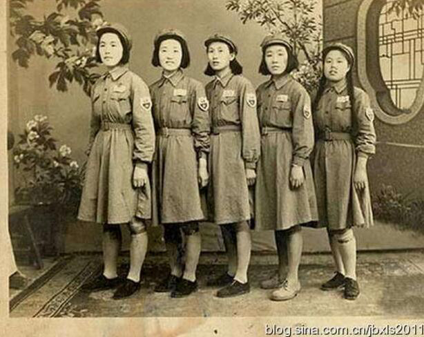 1960년대 톈안먼 앞, ‘얼짱 여경’ 등장으로 시선 집중