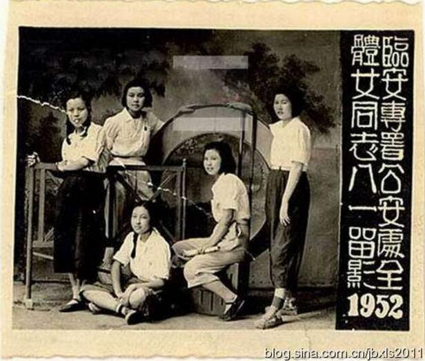 1960년대 톈안먼 앞, ‘얼짱 여경’ 등장으로 시선 집중