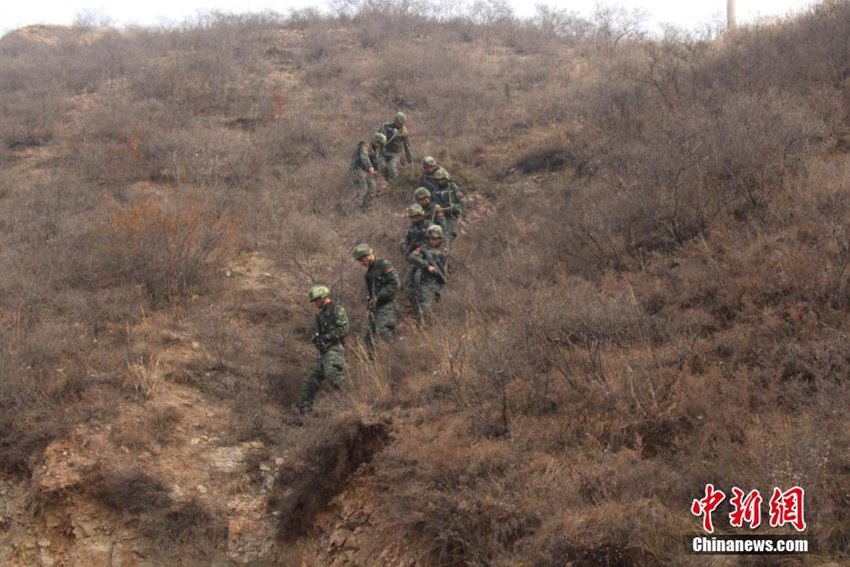 산시 무장경찰, 숲과 들판에서 실시한 ‘악마주’ 훈련