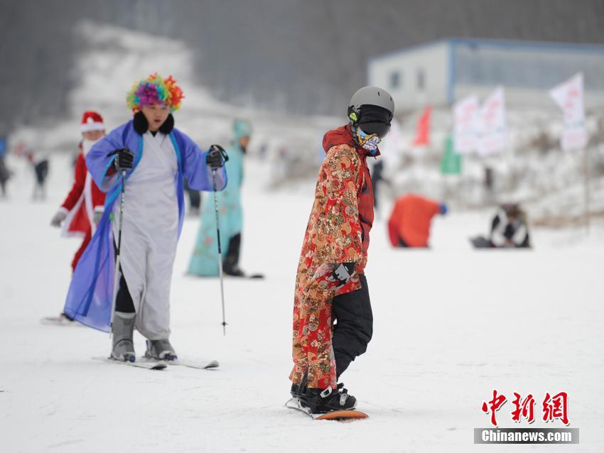 창춘 스키장 찾은 비키니 미녀들, 그녀들의 라이딩 실력은 과연?