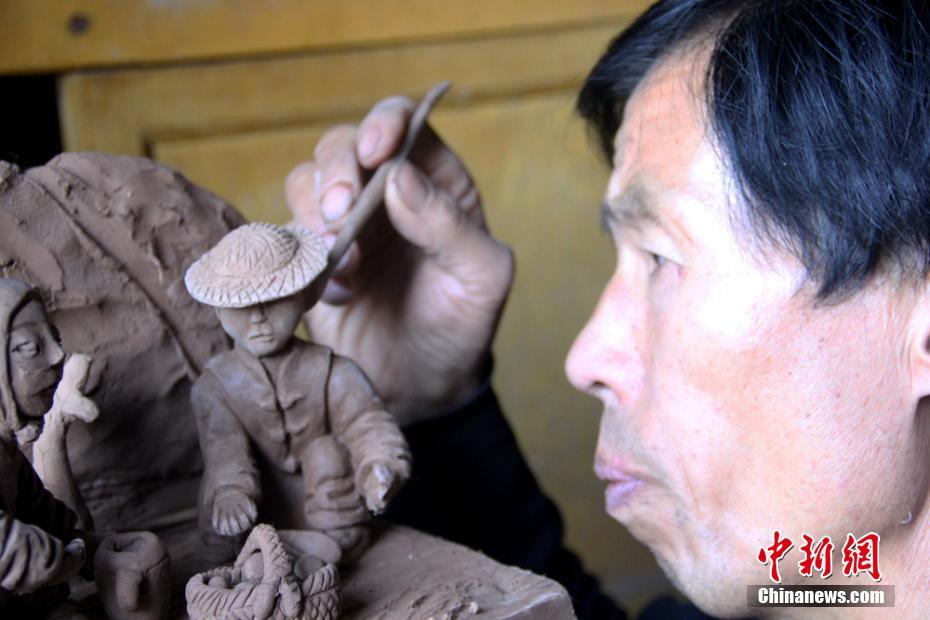 간쑤성 민간 예술인의 ‘전원생활’ 조각품