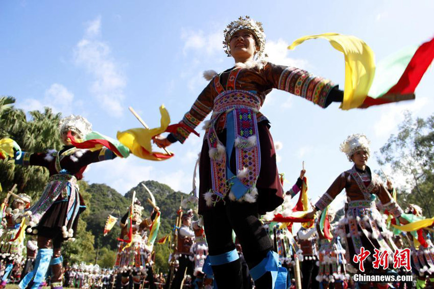 광시 류저우에서 열린 루성대회 ‘성황’, 천 명이 경쟁 벌여