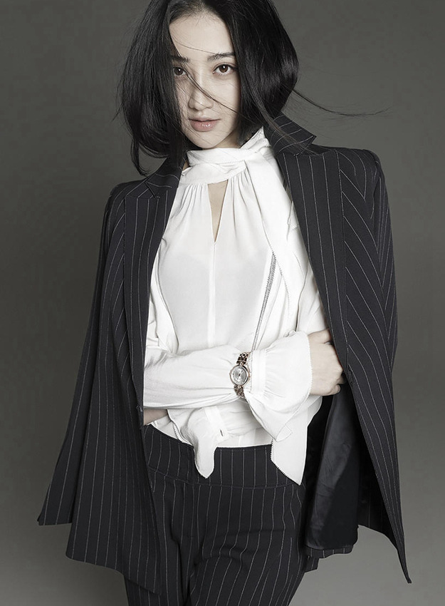 징톈의 생얼 커버, 눈같이 하얀 피부 ‘눈길’