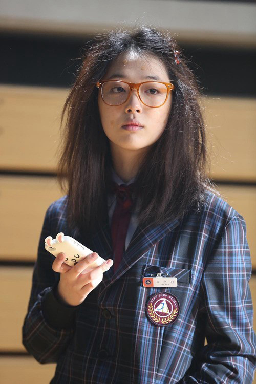 전지현 이성경 판빙빙 장신위 색다른 매력 연출? 中韓 스타들의 ‘폭탄머리’ 비주얼 비교