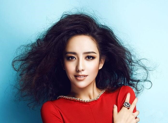 전지현 이성경 판빙빙 장신위 색다른 매력 연출? 中韓 스타들의 ‘폭탄머리’ 비주얼 비교