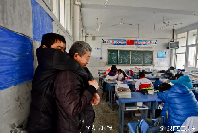 쓰촨의 한 장애우, 가족애로 이뤄낸 대학 진학의 꿈