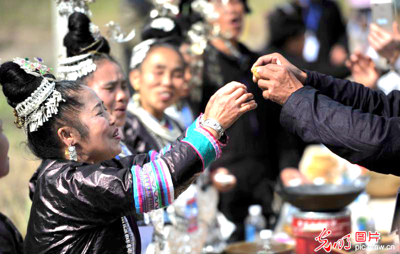구이저우 동족 연회장… 3.7km 테이블 길이 기네스 기록 경신