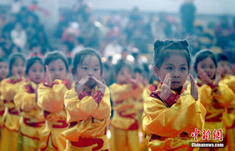 톈진 귀요미 ‘무림고수’의 무술 대회, 1천여 명 유치원생 참가