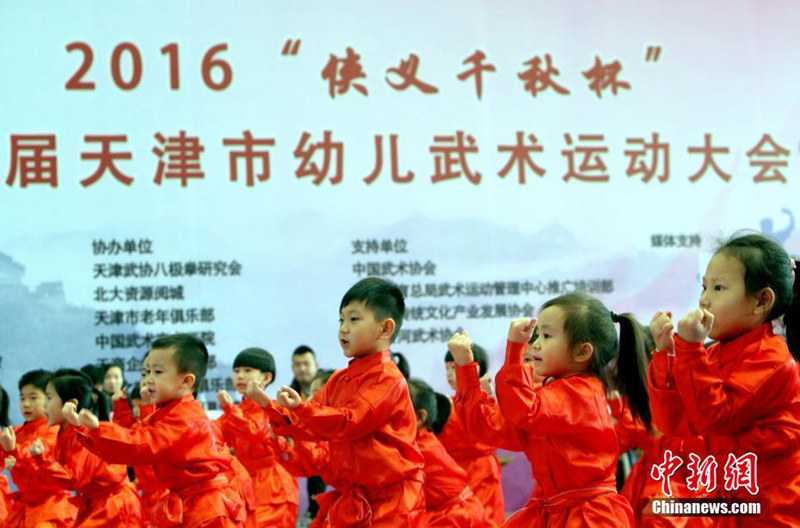 톈진 귀요미 ‘무림고수’의 무술 대회, 1천여 명 유치원생 참가