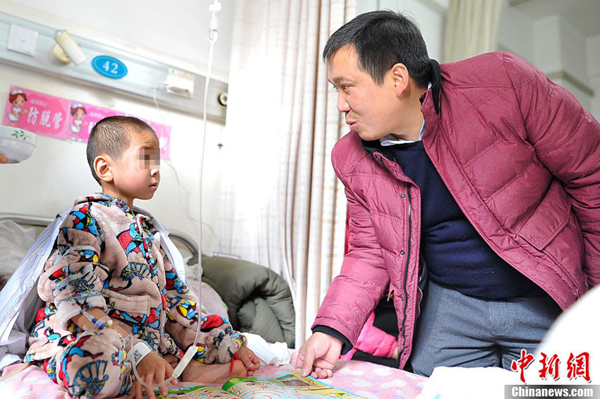 산시 배 볼록 나온 림프종 男兒, 자선금으로 치료 받아