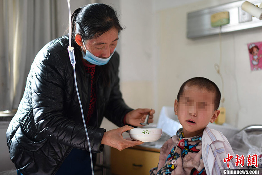 산시 배 볼록 나온 림프종 男兒, 자선금으로 치료 받아