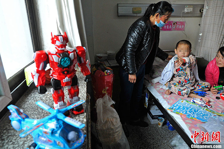 산시 배 볼록 나온 림프종 男兒, 자선금으로 치료 받아