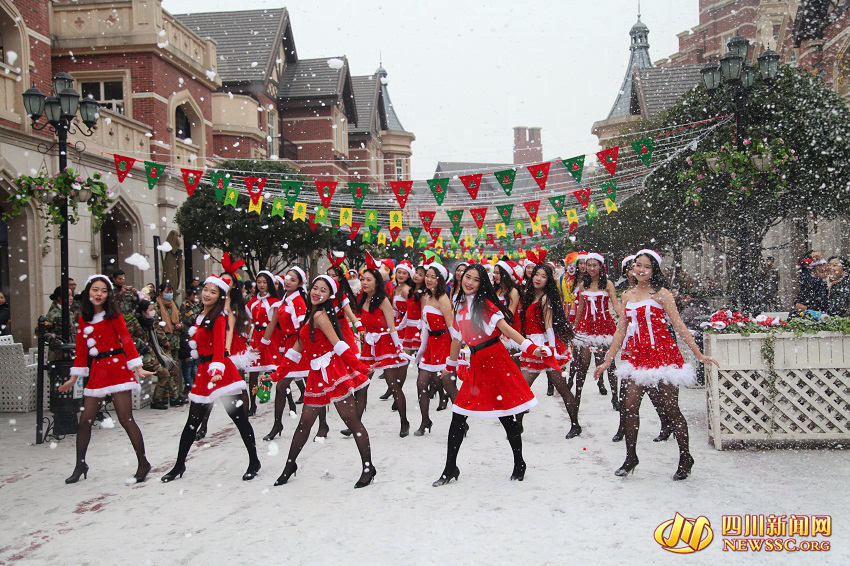 쓰촨의 크리스마스, 인공 눈이지만 분위기는 한껏 UP!