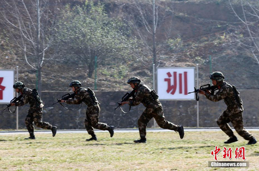 쓰촨 량산 무장경찰 특전대원의 ‘백발백중’ 사격훈련 현장