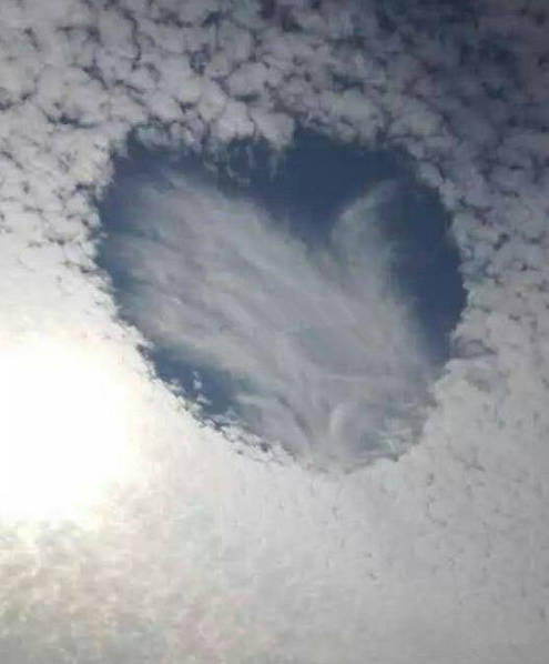 중국 저장 하늘에 뜬 ‘하트 구름’, 신이 저장을 사랑하나 봐