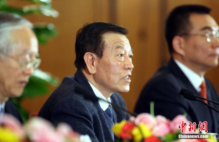 2006년 3월 7일 중국과학원의 자오중셴(趙忠賢) 원사(院士)가 베이징에서 개최된 전국정협 제10기 제4차 회의 관련 기자회견장에 모습을 드러냈다.