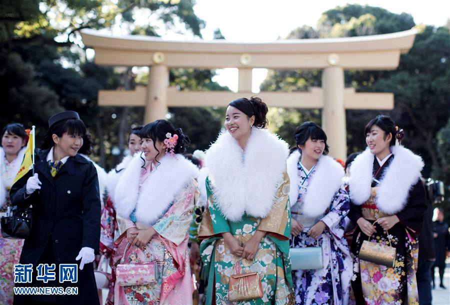 일본 ‘성인의 날’, 소년소녀 기모노 입고 치르는 성인식