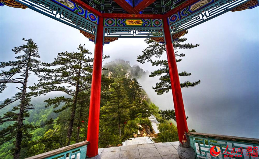 中 도교 명산, 베이우당산 ‘기암괴석’의 웅장한 봉우리