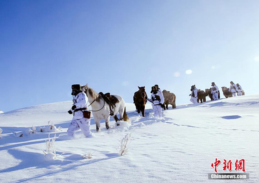 -36℃에도 중몽 국경지역 지키는 신장 다커스컨 변방부대