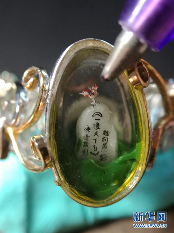 타이완 조각가, 1mm짜리 ‘미니 닭’ 조각