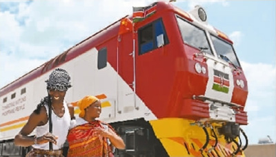 몸바사-나이로비 철도 첫 기관차 케냐 도착