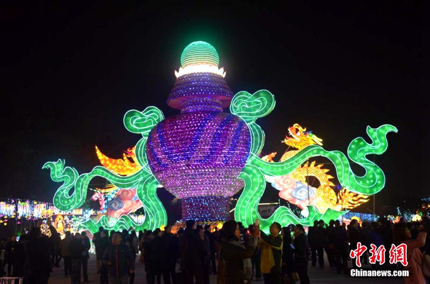 1만 개 도자기병 밝힌 화려한 등불, 쓰촨 룽셴다포와 쯔궁 등회의 콜라보