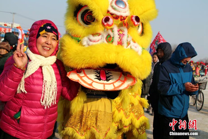 中 선양 성징이잔에 들어선 설맞이 시장, 뜨거운 분위기