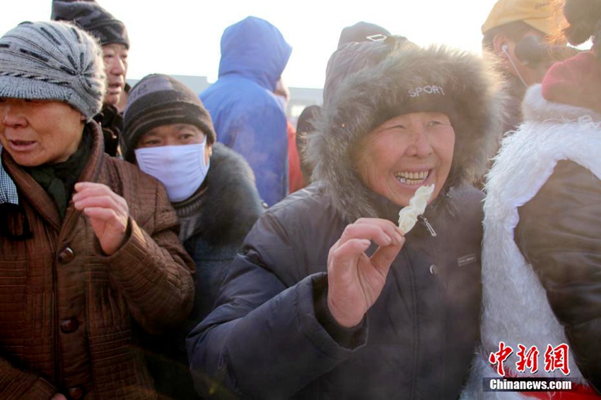 中 선양 성징이잔에 들어선 설맞이 시장, 뜨거운 분위기