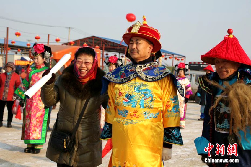 中 선양 성징이잔에 들어선 설맞이 시장, 뜨거운 분위기