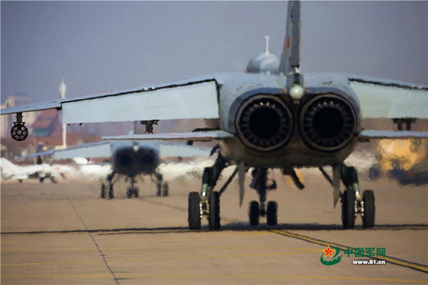 새해 중국 공군의 타격 훈련, 중국산 폭격기의 위엄