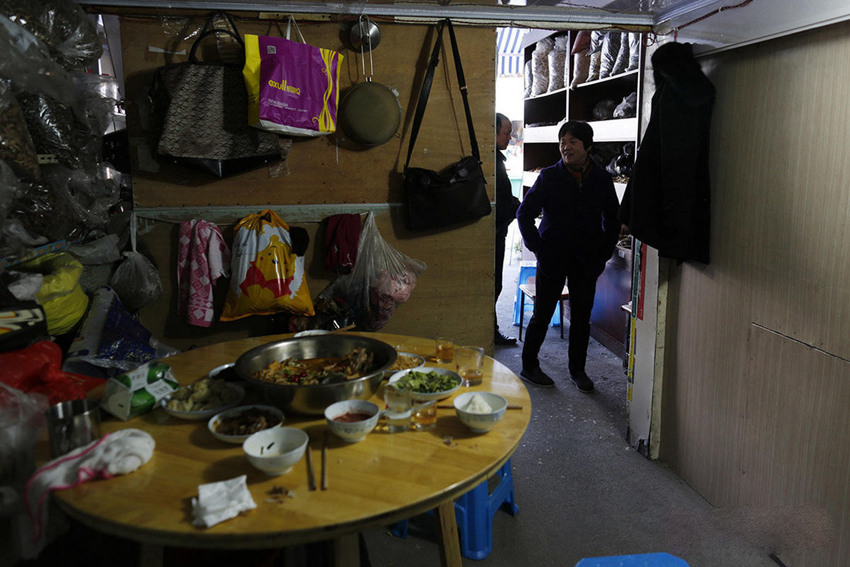 원저우 민간 약초 한의사, 산중에서 캔 약초로 치료