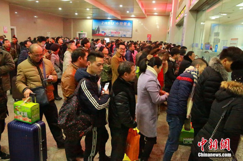 중국 춘제 연휴 마지막 날에 펼쳐진 귀경 행렬