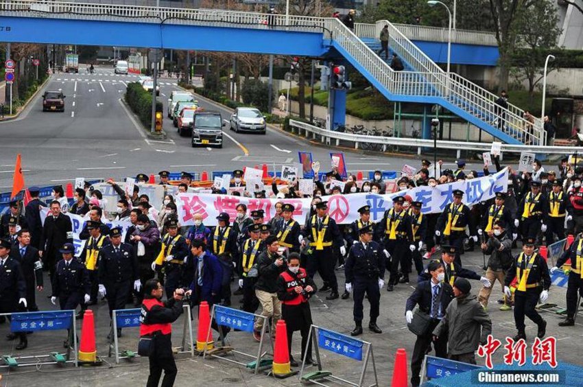 일본 화교와 교민들, APA호텔 사태 항의시위 벌여