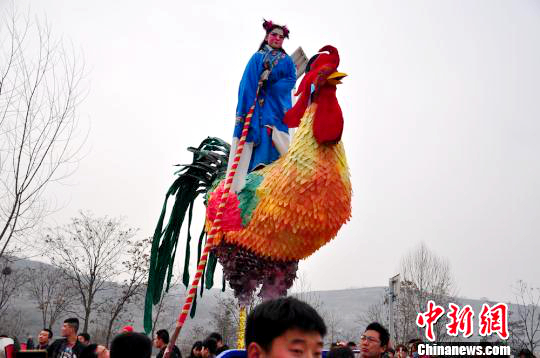 간쑤 톈수이의 마을서 펼쳐진 민속공연, 새해는 이렇게!