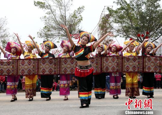 광시 빈양서 개최된 ‘파오룽(炮龍) 축제’, 1000년 역사 그대로