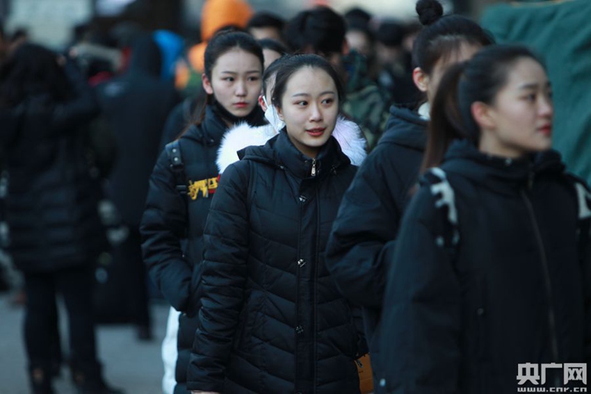 베이징영화학원 예대 입학시험 시작, 미남 미녀들의 미모 뽐내기