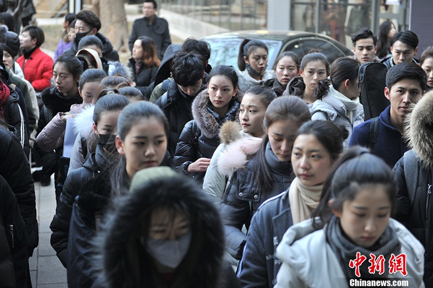 베이징영화학원 예대 입학시험 시작, 미남 미녀들의 미모 뽐내기
