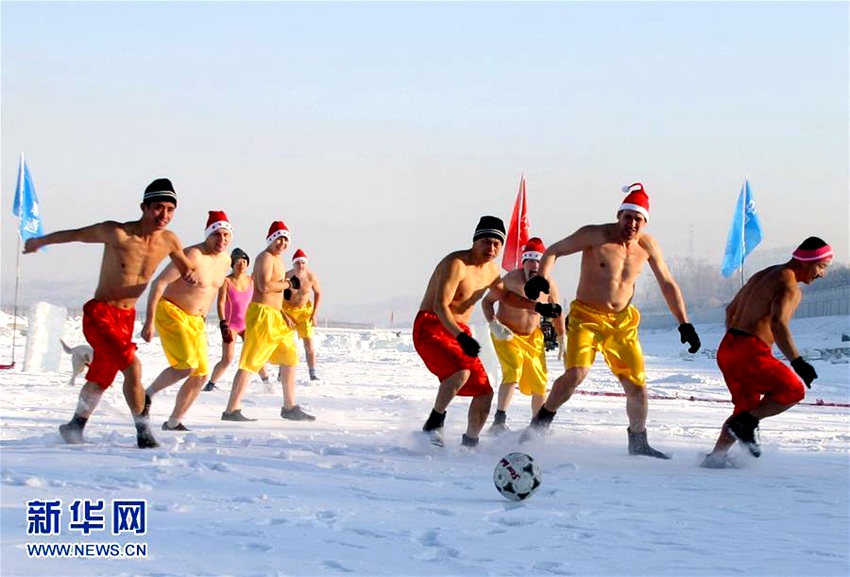 2008년 12월 27일 헤이룽장(黑龍江)성 헤이허(黑河)시에서 스노우 풋볼 대항전이 개최됐다.