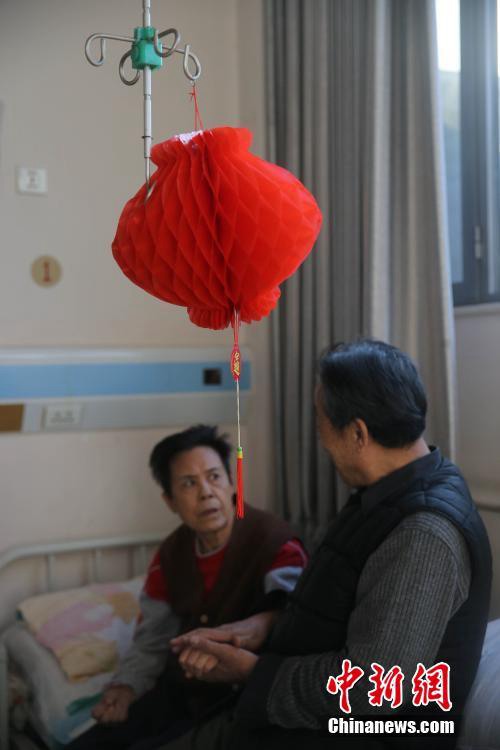 하루하루가 밸런타인데이인 중국인 노부부의 이야기, 치매 걸린 아내 위해 매일 찾아와