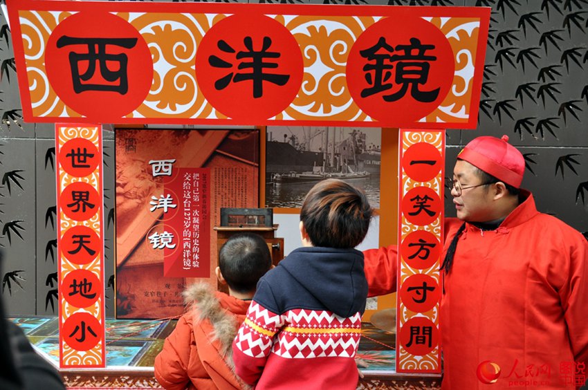 중국 청두 콴자이샹쯔(寬窄巷子) 명절 분위기 흠뻑, 몰려든 인파로 북새통