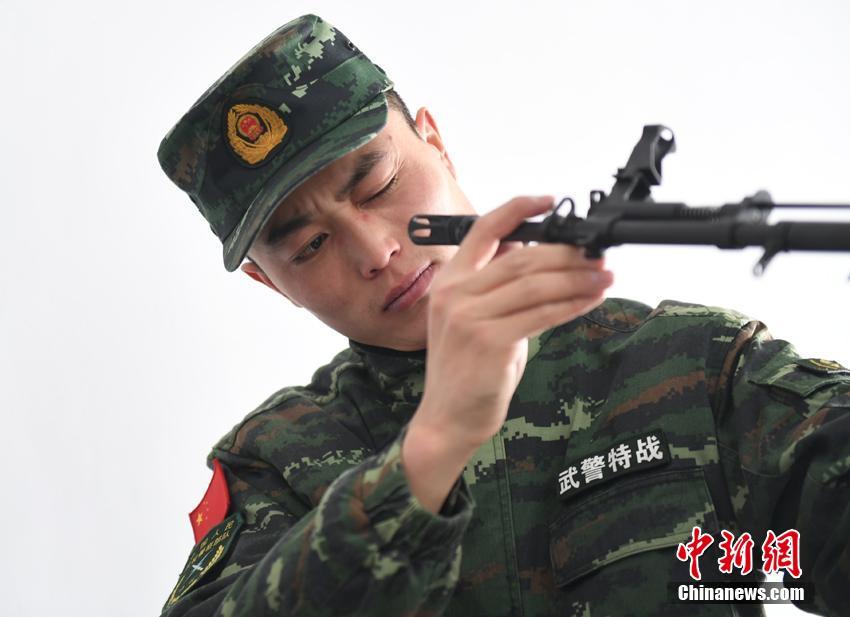 중국 23세 ‘무장경찰 부대 명사수’의 스토리