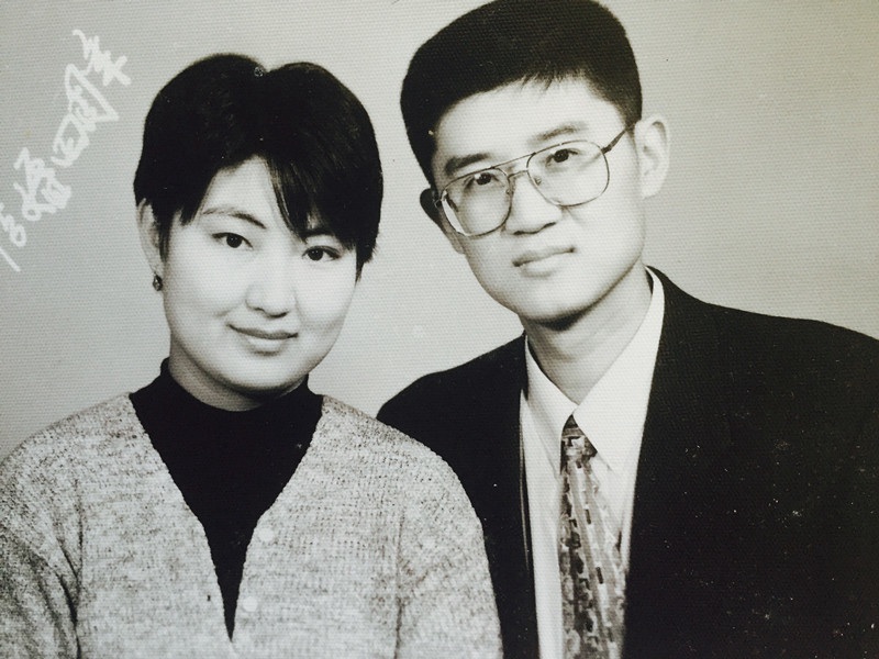 결혼 22년, 매년 같은 포즈로 흑백 기념사진을 찍어온 중국 심양 부부
