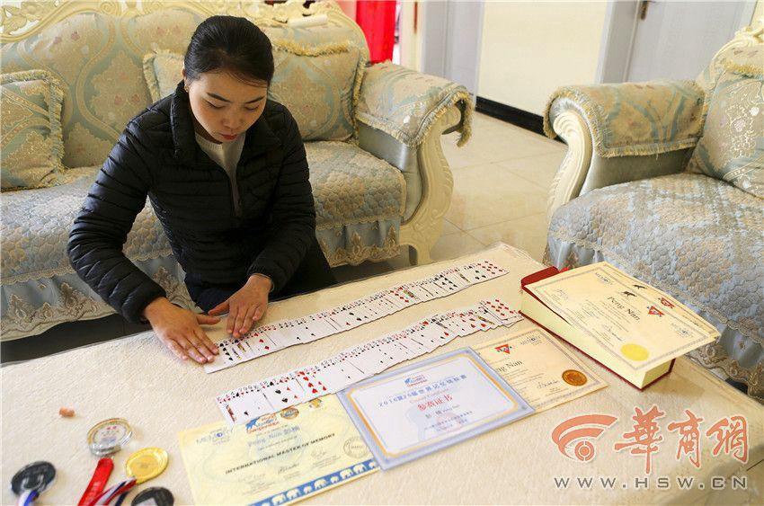 중국 미녀 ‘글로벌 암기왕’으로 거듭… 5분에 숫자 190개는 기본