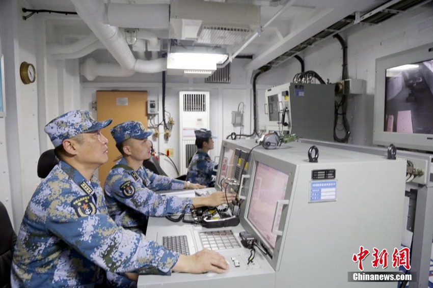 중국 해방군 난하이함대 상륙용 함정 지대의 원해 훈련 현장 공개