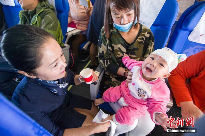 “커서 엄마처럼 될래요” 꿈 이룬 중국 모녀 스튜어디스
