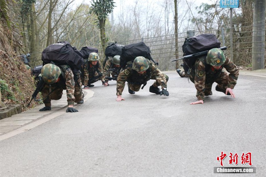 중국 무장경찰 비제지대, ‘악마’의 극기 훈련