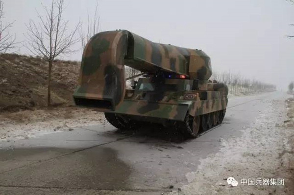 중국에 출연한 ‘눈 치우는 탱크’, 네이멍구 바오터우의 新병기