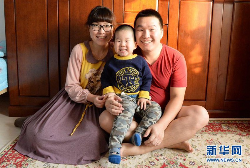 하얼빈(哈爾濱, 합이빈)에 거주하는 셰자닝(謝佳寧, 왼쪽)과 남편, 아들의 가족사진(2월 13일)